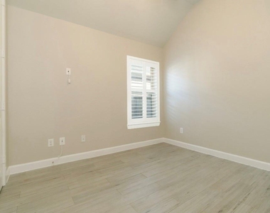 9615 Spring Court - Photo Thumbnail 17
