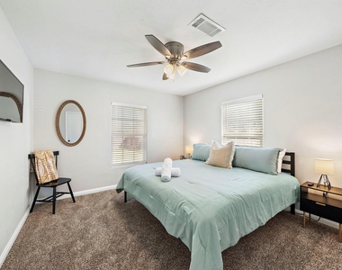1206 Olive Street - Photo Thumbnail 9