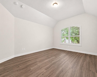 3510 Artesian Springs Court - Photo Thumbnail 32