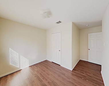 6002 Deep South Drive - Photo Thumbnail 2