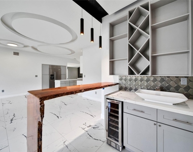 2206 Saxon Drive - Photo Thumbnail 18