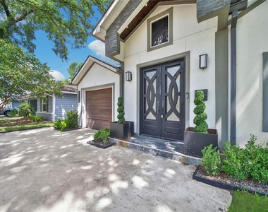 2206 Saxon Drive - Photo Thumbnail 1