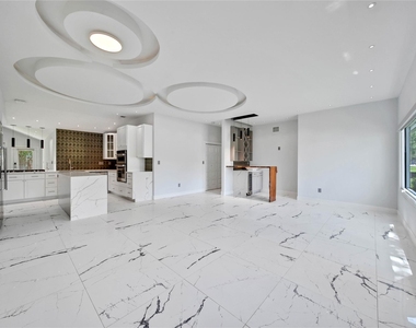 2206 Saxon Drive - Photo Thumbnail 14