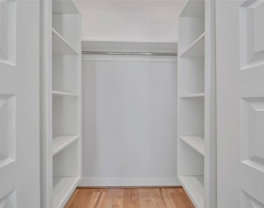 2206 Saxon Drive - Photo Thumbnail 29