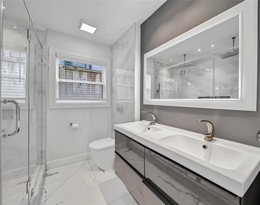 2206 Saxon Drive - Photo Thumbnail 32