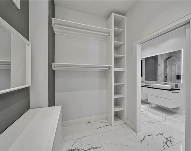 2206 Saxon Drive - Photo Thumbnail 27