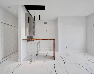 2206 Saxon Drive - Photo Thumbnail 17