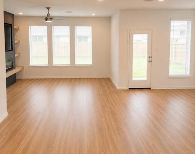 19118 Pegara Manor Dr Drive - Photo Thumbnail 2