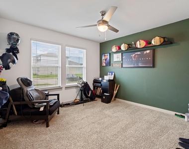 302 Dusty Bridle Lane - Photo Thumbnail 5