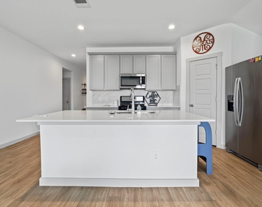 302 Dusty Bridle Lane - Photo Thumbnail 2