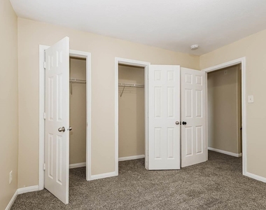 6348 Austinville Drive - Photo Thumbnail 10