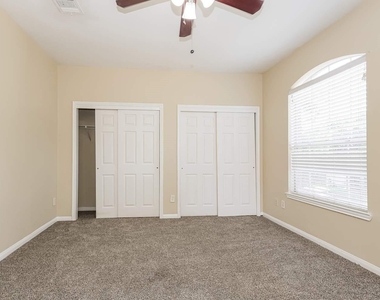 6348 Austinville Drive - Photo Thumbnail 7