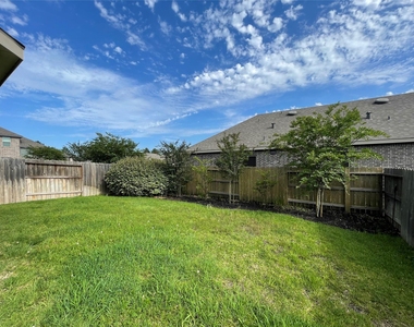 308 Tangle Birch Court - Photo Thumbnail 21