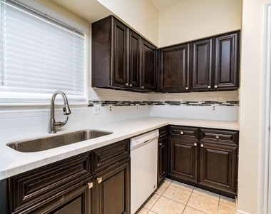 1103 Dulles Avenue - Photo Thumbnail 5