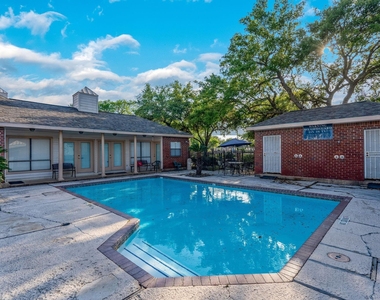 1103 Dulles Avenue - Photo Thumbnail 18