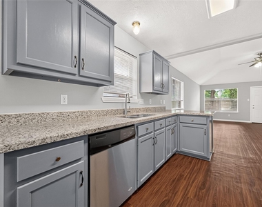 14418 Golden Cypress Lane - Photo Thumbnail 10