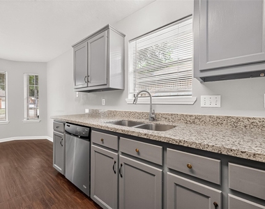 14418 Golden Cypress Lane - Photo Thumbnail 8