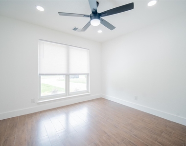 4815 Caris Street - Photo Thumbnail 12