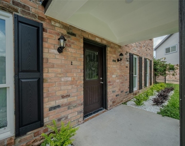 4815 Caris Street - Photo Thumbnail 3