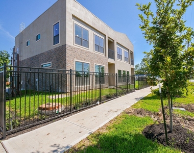 147 S 66 Street - Photo Thumbnail 1