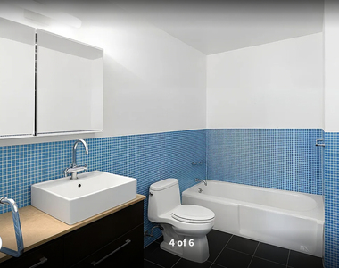 112 West 18th Street - Photo Thumbnail 3