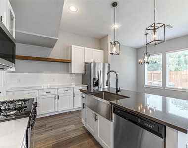8475 Berry Brush Lane - Photo Thumbnail 11