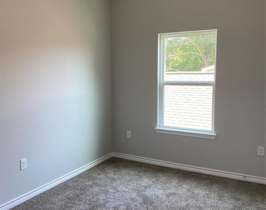 16871 W Ivanhoe - Photo Thumbnail 7
