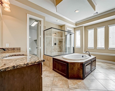 2914 Cotswold Lane - Photo Thumbnail 34