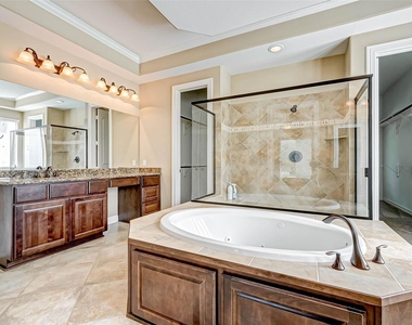 2914 Cotswold Lane - Photo Thumbnail 18