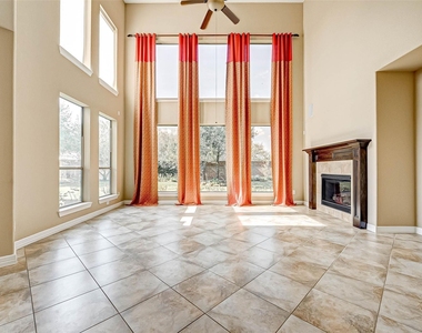 2914 Cotswold Lane - Photo Thumbnail 4