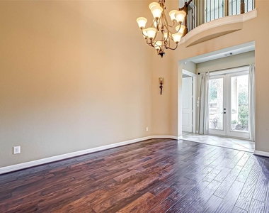 2914 Cotswold Lane - Photo Thumbnail 13