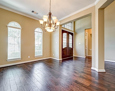 2914 Cotswold Lane - Photo Thumbnail 7