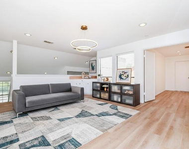 11907 Pepperdine Lane - Photo Thumbnail 5