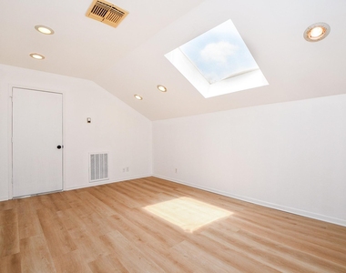 11907 Pepperdine Lane - Photo Thumbnail 14
