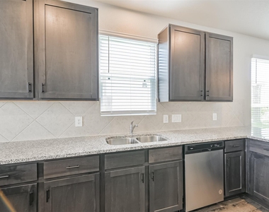 2934 Lawrence Park Court - Photo Thumbnail 11