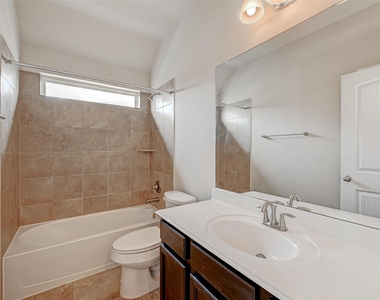 9526 Bonbrook Bend Lane - Photo Thumbnail 24
