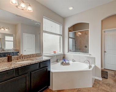 9526 Bonbrook Bend Lane - Photo Thumbnail 16