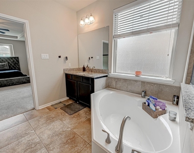 9526 Bonbrook Bend Lane - Photo Thumbnail 18