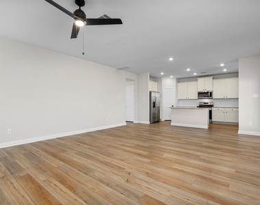 10807 Hickory Lane - Photo Thumbnail 6