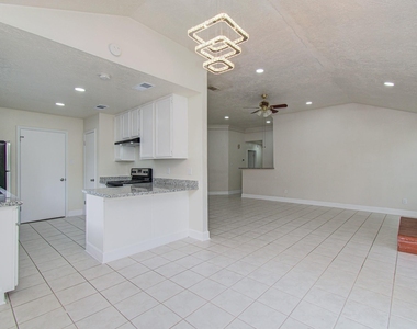 16963 Nevisway Street - Photo Thumbnail 11