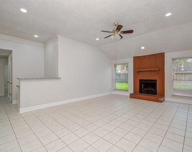 16963 Nevisway Street - Photo Thumbnail 10