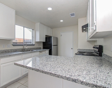 16963 Nevisway Street - Photo Thumbnail 15