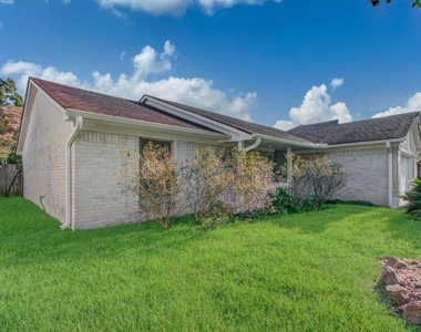 16963 Nevisway Street - Photo Thumbnail 3