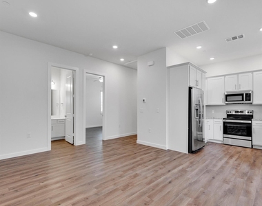 2709-804 Rockhill Road - Photo Thumbnail 3