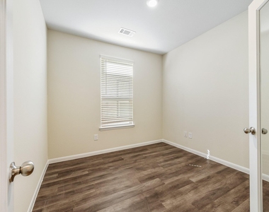 11751 Armadale Dr - Photo Thumbnail 5