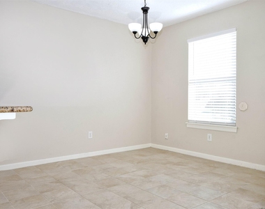 518 Moore Street - Photo Thumbnail 5