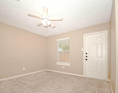 518 Moore Street - Photo Thumbnail 12