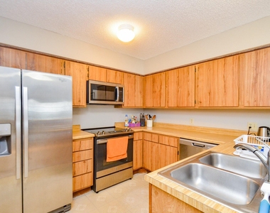 6211 Ludington Drive - Photo Thumbnail 18