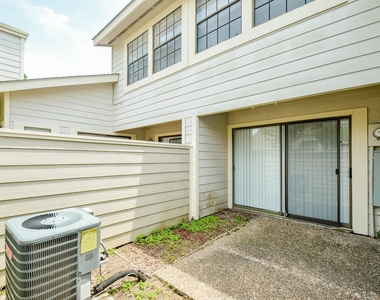 6211 Ludington Drive - Photo Thumbnail 5