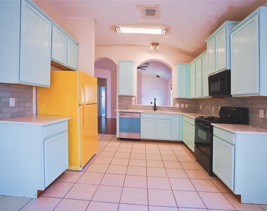 6415 Richland Hills Drive - Photo Thumbnail 9